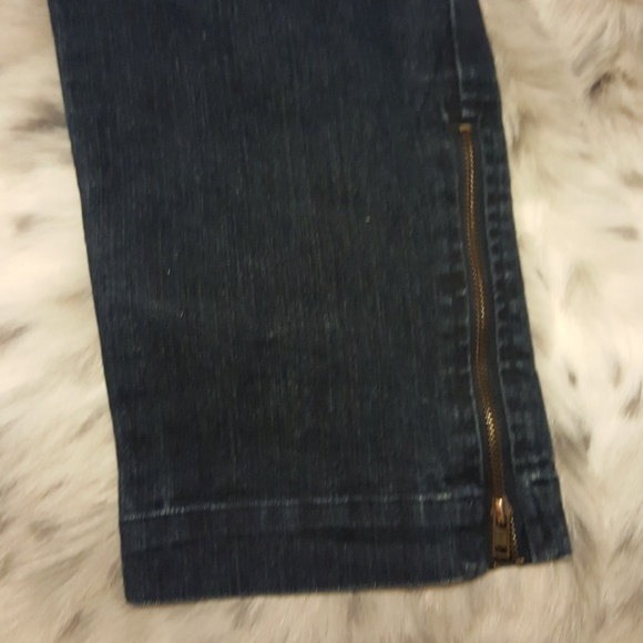 Jean capris with bottom hem zippers - Picture 2 of 4